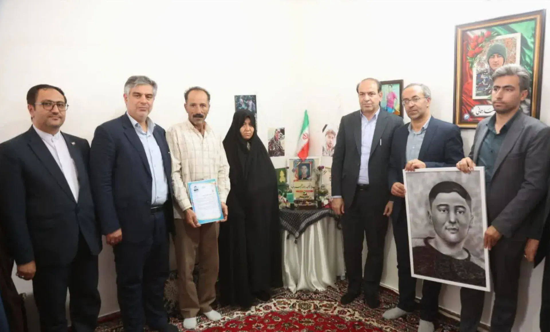 تجلیل از خانواده شهید مدافع امنیت «رضا رحمانی» در خنداب