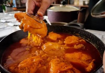  زرشک پلو با مرغ برای ۲۰ نفر؛ روش از بین بردن بوی زهم مرغ و تهیه یک غذای نذری خوشمزه