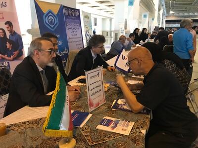 برپایی میز خدمت بانک رفاه کارگران در میعادگاههای نماز جمعه سراسر کشور به مناسبت هفته دولت