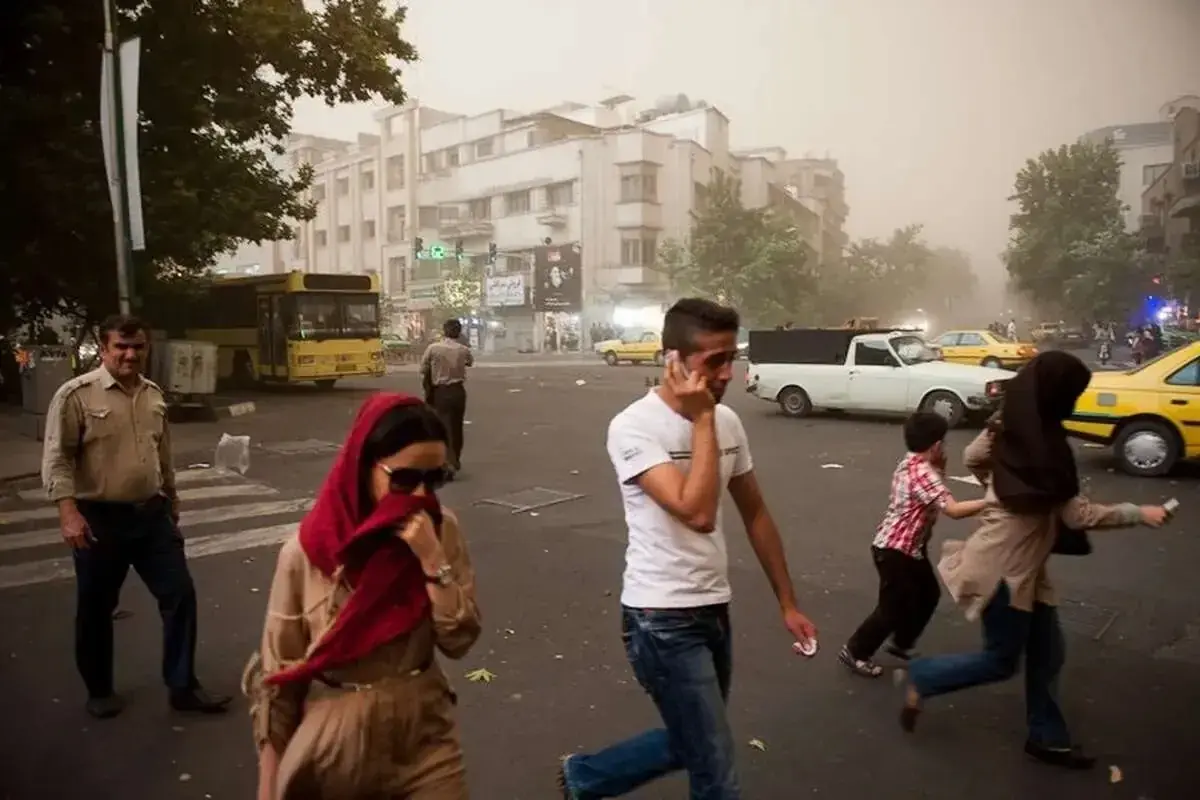 وزش باد همراه با خیزش خاک در تهران
