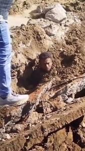  زنده ماندن جوان مدفون در گل‌ولای نپال