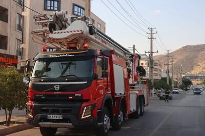 عملیات نفس‌گیر آتش‌نشانان شیرازی؛ نجات ۵ نفر از دل آتش در بلوار سرداران!