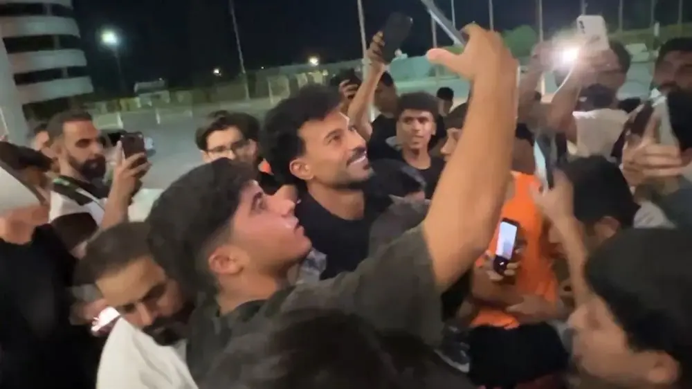  خروج سخت رامین رضاییان از ورزشگاه در میان سلفی هواداران