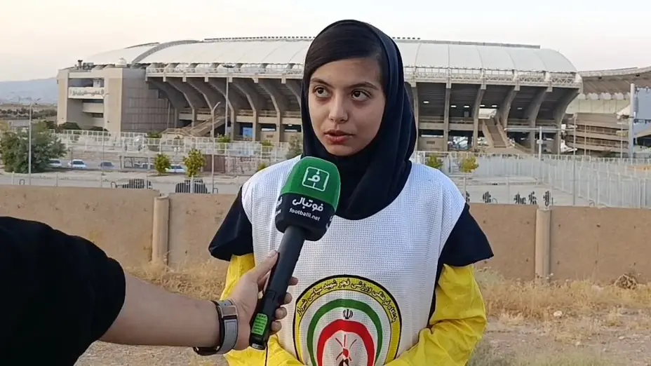  گفت و گو با هواداران بانوی شیرازی قبل از دیدار با ذوب آهن