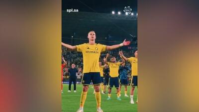  تشویق ایسلندی هواداران النصر به رهبری کریستیانو رونالدو در پایان بازی با التعاون