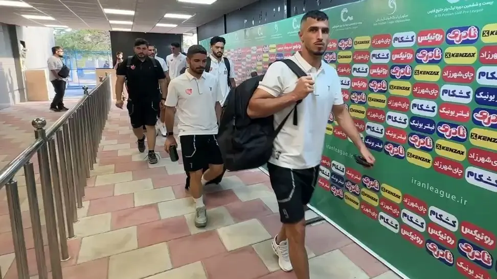  ورود بازیکنان پرسپولیس به ورزشگاه برای دیدار با ملوان