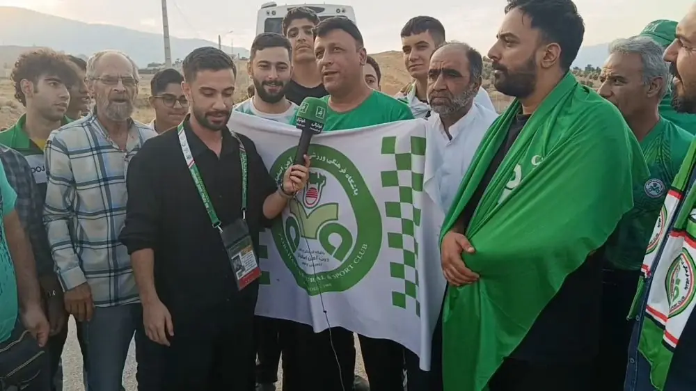  گفت و گو با هواداران ذوب آهن قبل از دیدار با فجرسپاسی