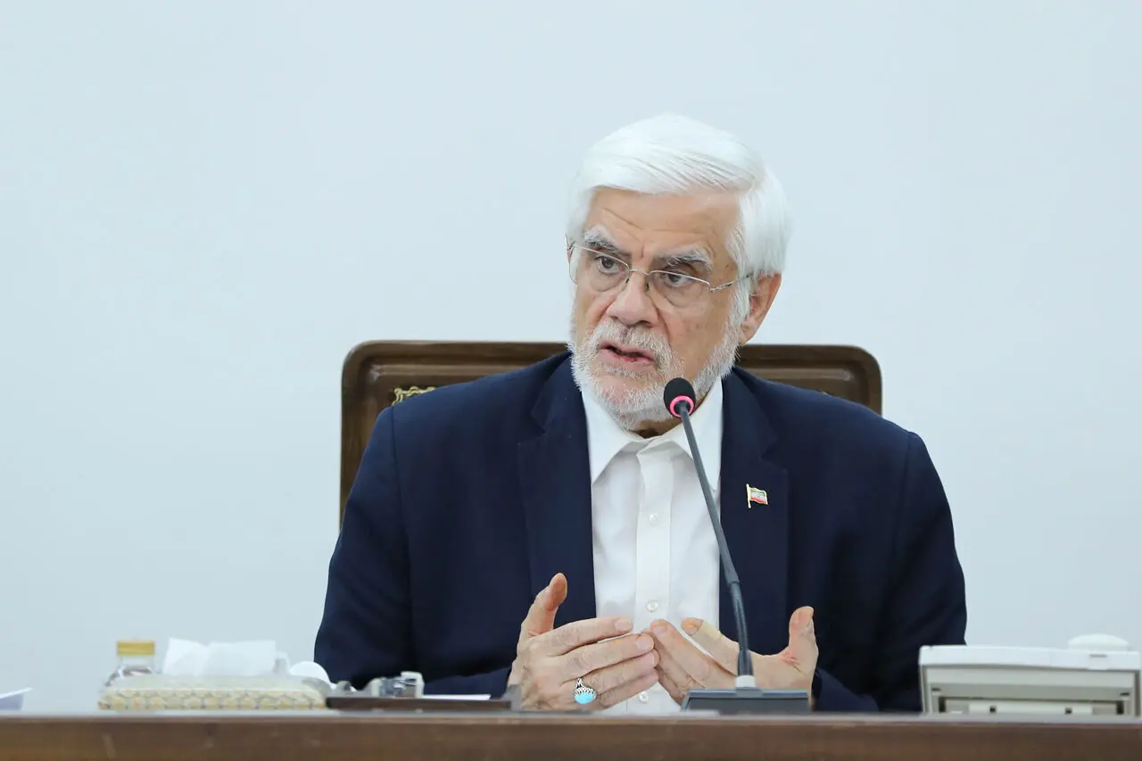  عارف: در بیان عملکرد دولت بی‌انصافی می‌شود