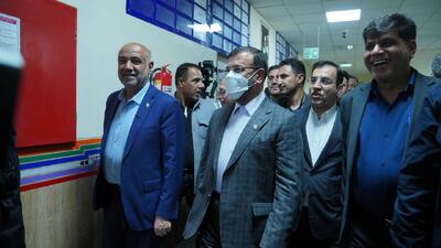 بازدید وزیر کار از ورزشگاه کارگران و پلیکلینیک تخصصی تامین اجتماعی مرودشت