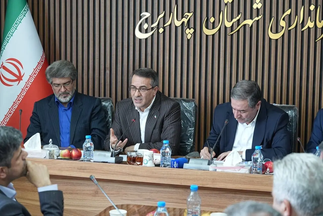 معاون رئیسجمهور: مردم نباید برای دریافت خدمات در پیچوخم اداری سرگردان شوند