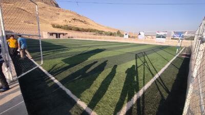 ورزشکاران روستای چهر هرسین صاحب زمین چمن شدند