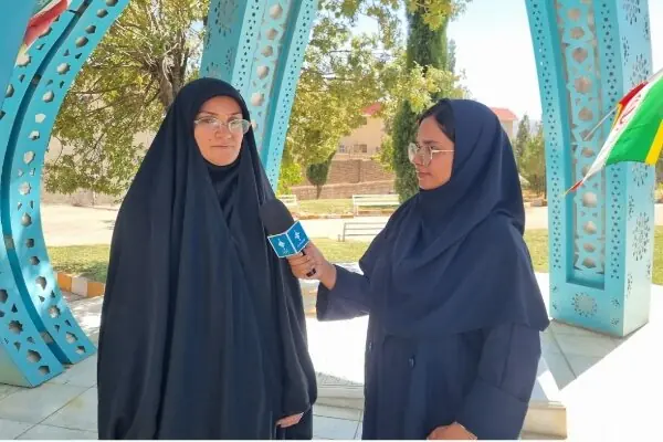 هر زن حافظ قرآن، کانونی از نور و هدایت در سطح خانواده و جامعه است