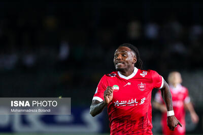  ۲ گل پرسپولیس در نیمه اول توسط بازیکن ملوان و بیفوما