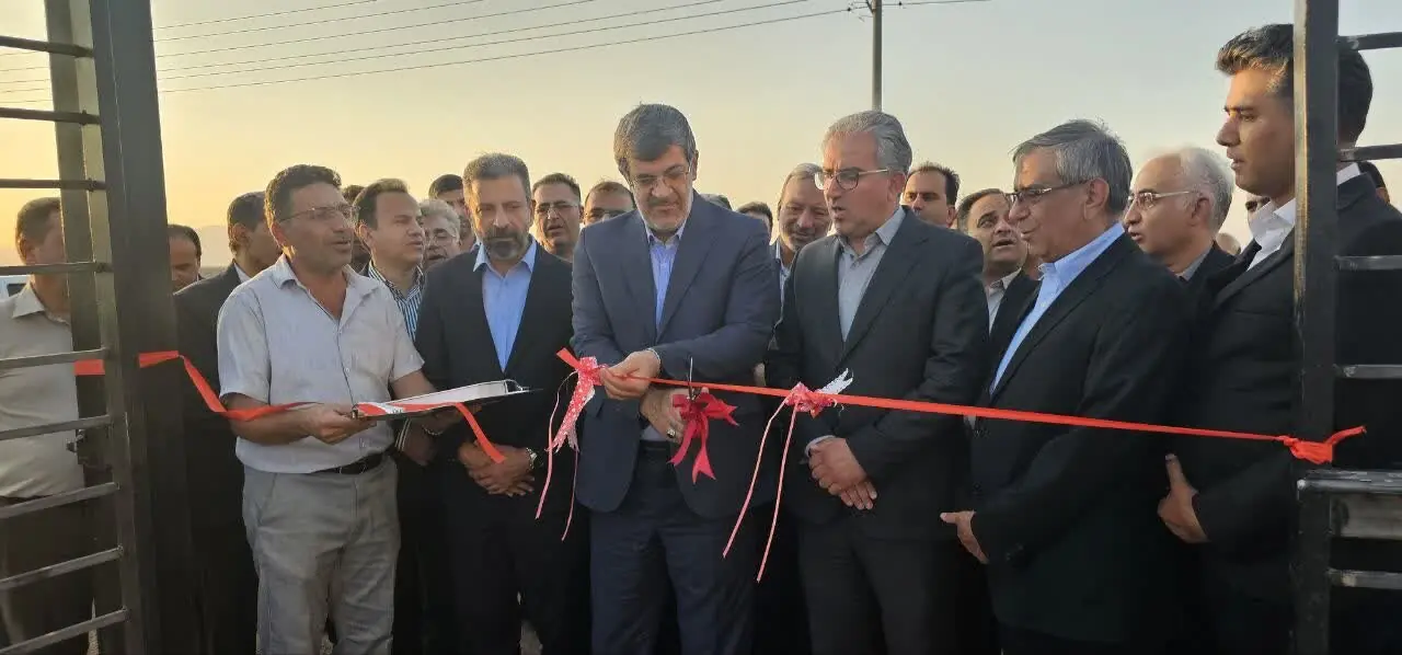 10 مگاوات نروگاه خورشیدی در اشکذر به بهرهبرداری رسید/گام یزد برای توسعه برق پاک