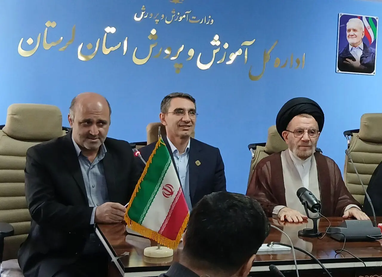 نماینده ولیفقیه در لرستان: تمدن اسلامی با همراهی علم و دین محقق میشود