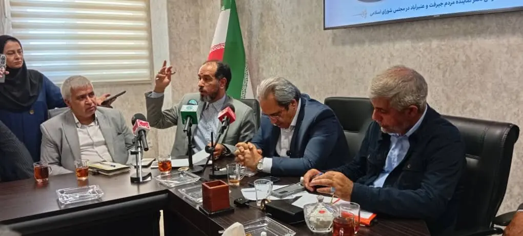  کشف ۳۱۰۰ کارت مهاجر در یک جایگاه سوخت جیرفت/ لزوم برخورد با قاچاقچیان