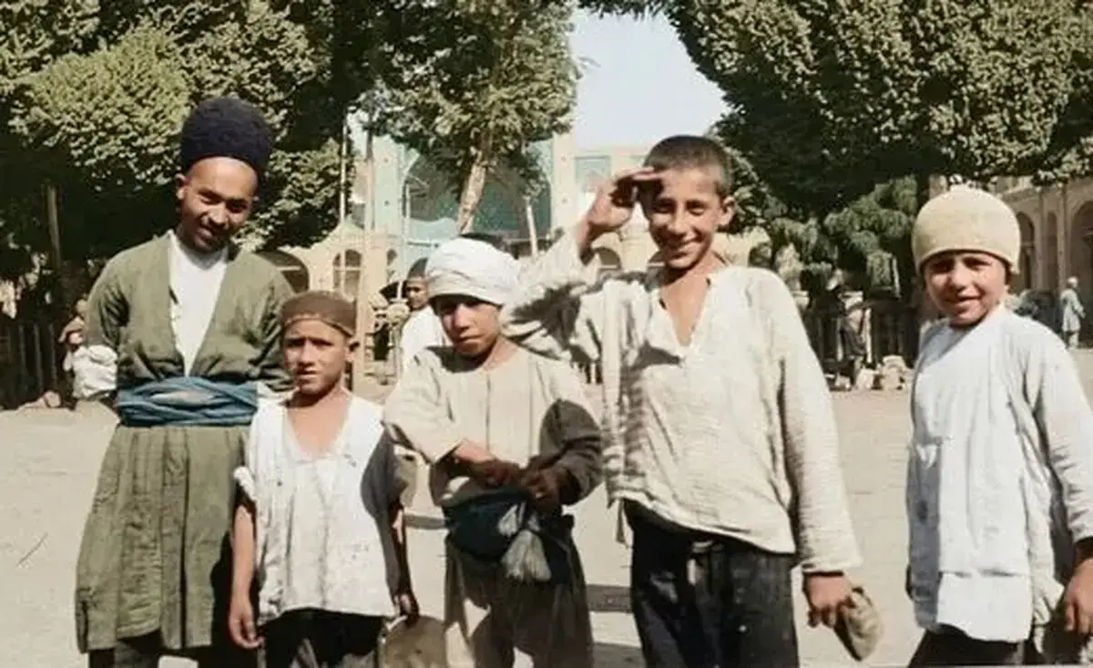 سفر در زمان؛ از «درویش وافورکش» تا «معلق زدن پسر رقاص»