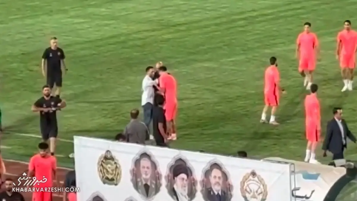  ویدیو| پیام صادقیان، میهمان ویژه بازی پرسپولیس - ملوان