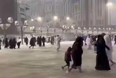 فیلم/ آبگرفتگی مسیر زائران مسجدالحرام را بست
