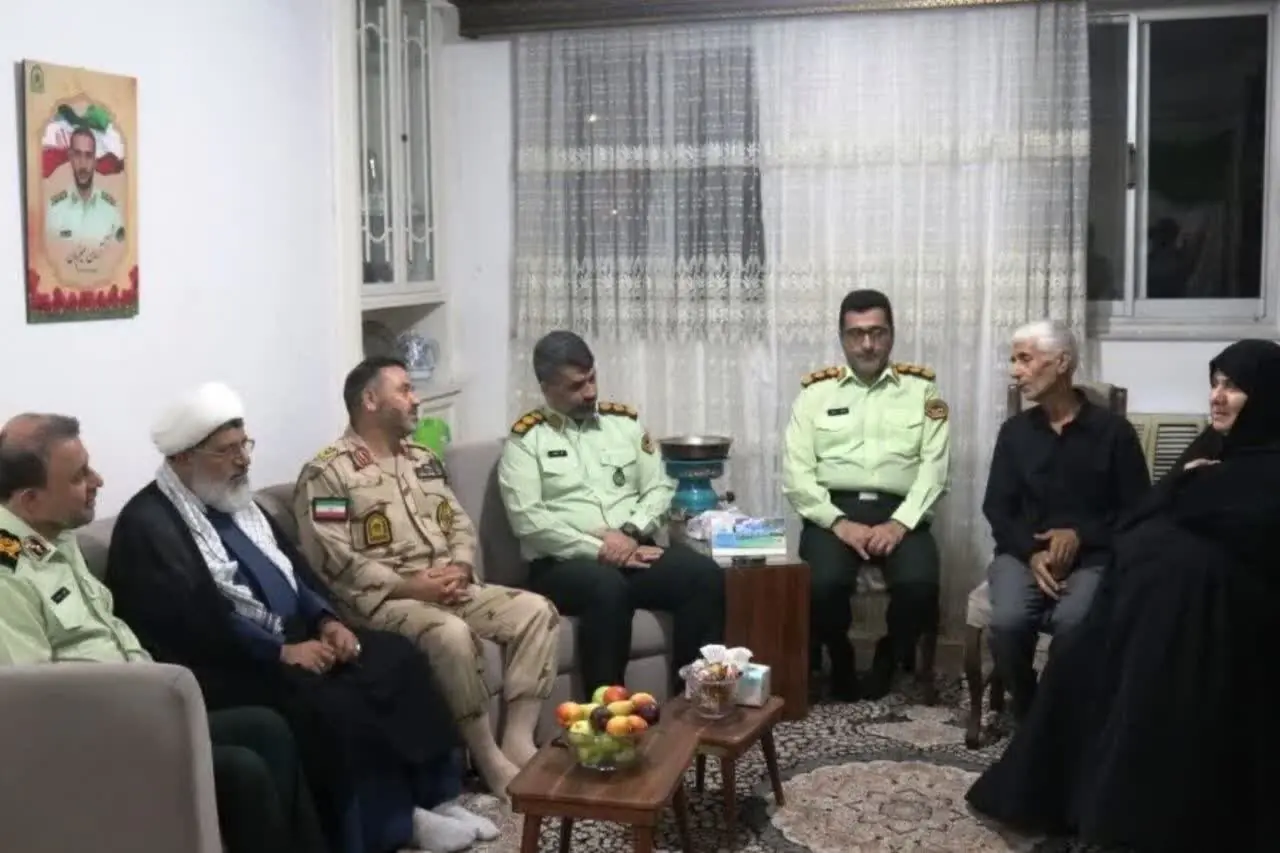 دیدار رئیس سازمان عقیدتی سیاسس فراجا با خانواده شهید میزبان در گیلان