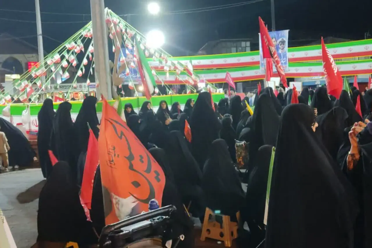  لنگرود در جشن و شور؛ شب ۱۸۲ تجمع همزمان با ولادت حضرت رسول (ص)