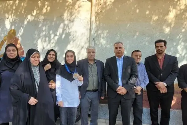 استقبال از شیوا جهانگیری قهرمان مسابقات کورس قزاقستان در همدان