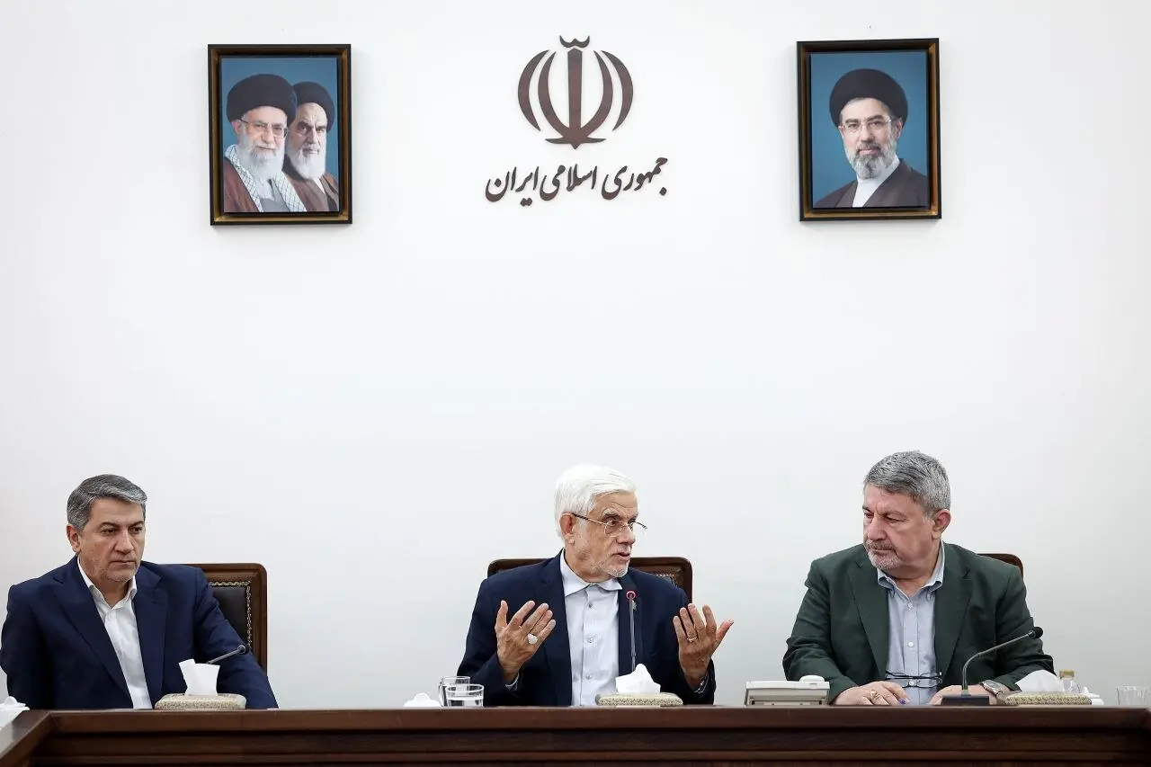  عارف: شهادت می‌دهم رئیس‌جمهور به اصل ولایت فقیه اعتقاد کامل دارد