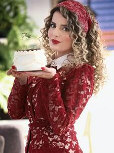  غزاله اکرمی با پوششی خوش آب‌ورنگ در تولد ۳۰ سالگی‌اش (عکس)