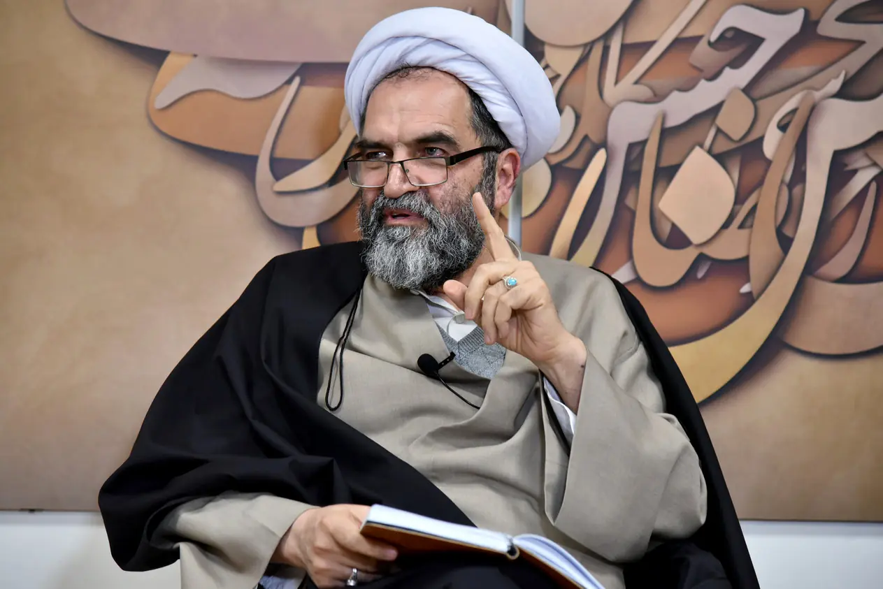  «محمد(ص)، پیامبری پُر شنوا»؛ استاد سروش محلاتی: پیامبر(ص) حتی در اوج قدرت و در شرایط جنگی، «گوش شنوای» مردم بود/ «شنوایی حاکم»، بدون امکان «گویایی مردم» شکل نمی‌گیرد / آنچه برای مسئولین جامعه لازم است، شنوایی است نه گویایی / ضعیف باید بتواند بدون «لکنت و ترس» حق خود را مطالبه کند/ «رسانه» می‌تواند …