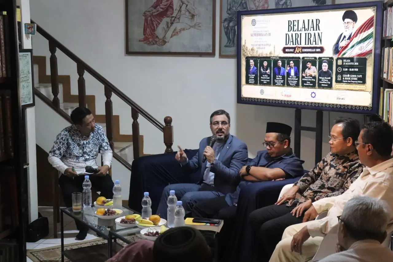 رایزن فرهنگی ایران در اندونزی: ایران و اندونزی باید تجربههای استقلال خود را برای مقابله با استعمار نوین به اشتراک بگذارند / استعمار قرن بیستویکم از سرزمینها به ذهن، داده و فناوری رسیده است