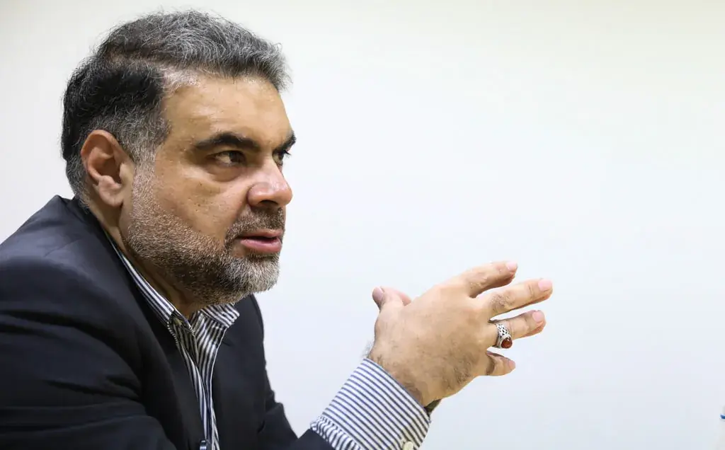 وقتی آقای مشاور با دوگانه مبتذل پوشک_انتقام روی اصلاحطلبان را هم سفید کرد!