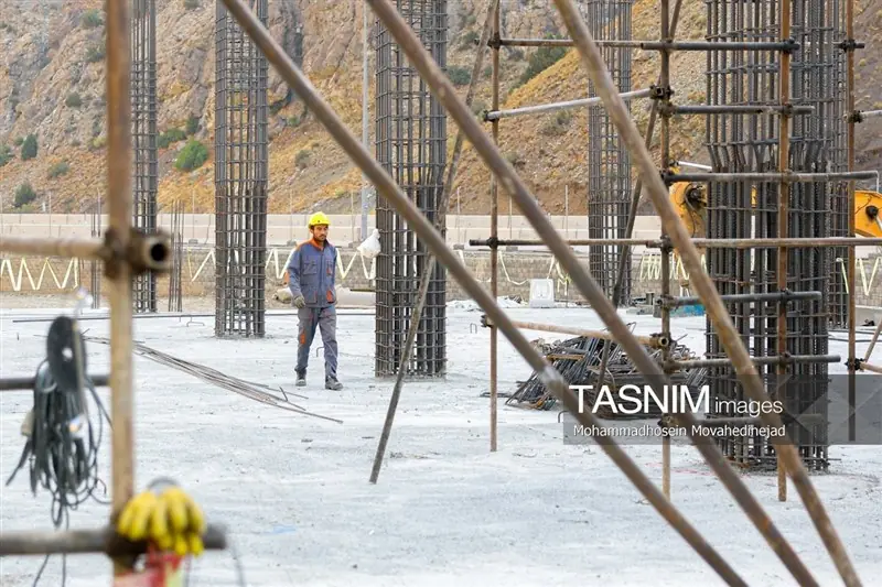  افتتاح 45 کیلومتر آزادراه و 277 مگاوات برق خورشیدی در سمنان - تسنیم