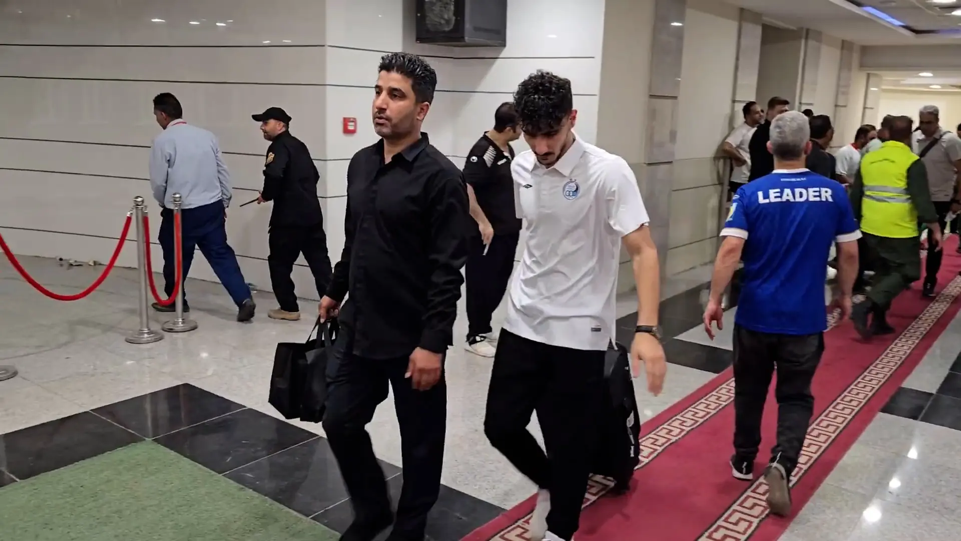  بازیکنان استقلال بدون صحبت با خبرنگاران ورزشگاه را ترک کردند