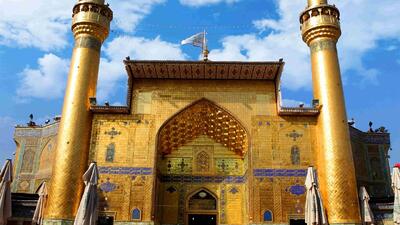 تعویض پرچم ایوان طلای حرم امیرالمؤمنین (ع) در آستانه میلاد پیامبر (ص) + فیلم