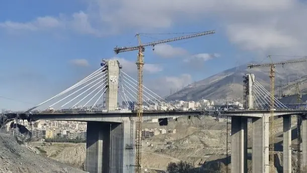 عملیات آسفالت و خطکشی پل B۱ در حال انجام است