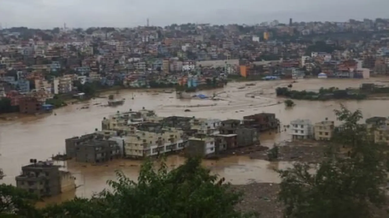 شمار کشتههای سیل نپال به ۶۷۵ نفر رسید