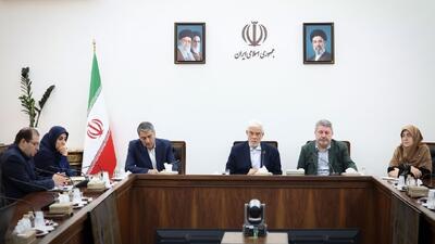  عارف: در بیان عملکرد دولت بی‌انصافی می‌شود