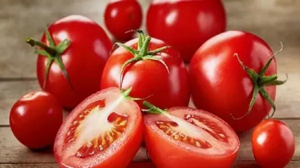  خوردن گوجه فرنگی برای این افراد ضرر دارد