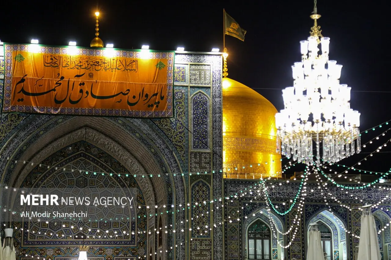 عکس/شب میلاد پیامبر اکرم (ص) در حرم مطهر رضوی | آخرین خبر