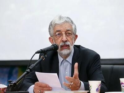 انتقاد مشاور رهبرانقلاب از پلاکاردهای ضد مذاکره در خیابان