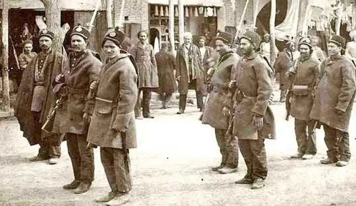 عکس یادگاری نظامیان قاجاری در اطراف گرگان