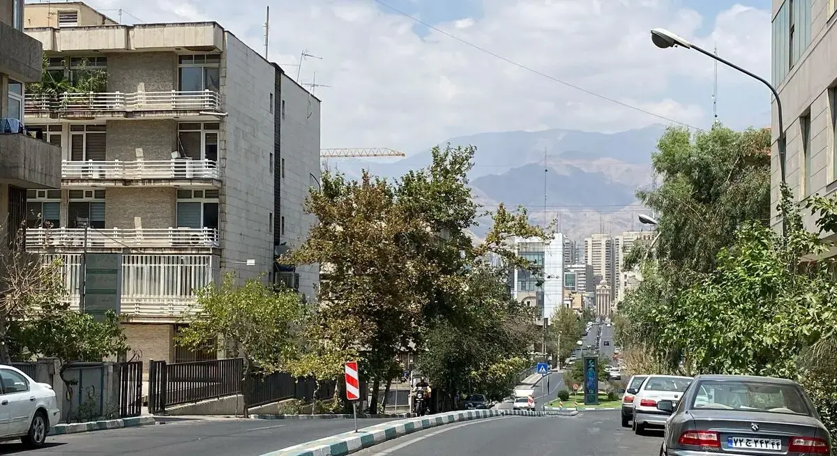 عکس قدیمی از خیابان گاندی؛ تهران ۴۲ سال قبل
