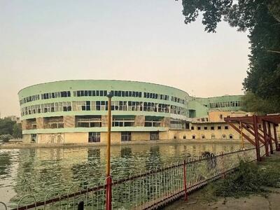 شیرجه اسیدی داریوش اقبالی به داخل دریاچه پارک ارم