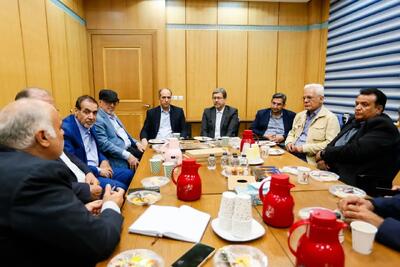 عزم مدیریت ارشد اصفهان برای تسهیل مسیر تولید؛ مانعزدایی از طرحهای کلان سرمایهگذاری استان در دستور کار قرار گرفت
