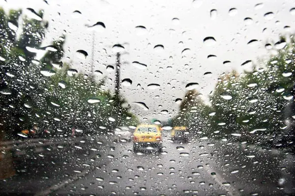  رگبار و رعدوبرق در شمال کشور/ تداوم گردوخاک و وزش باد شدید