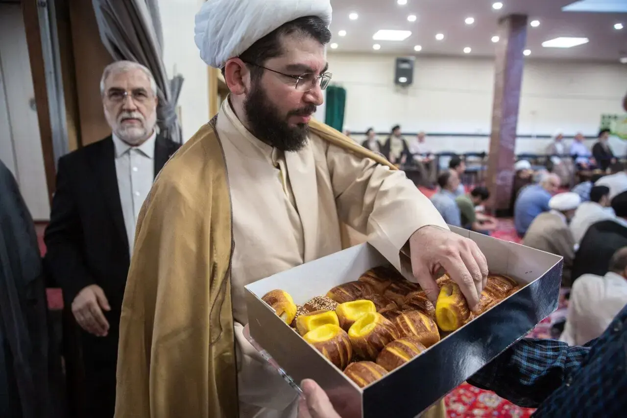  تصاویر؛ عمامه‌گذاری طلاب ایرانی و خارجی در قم