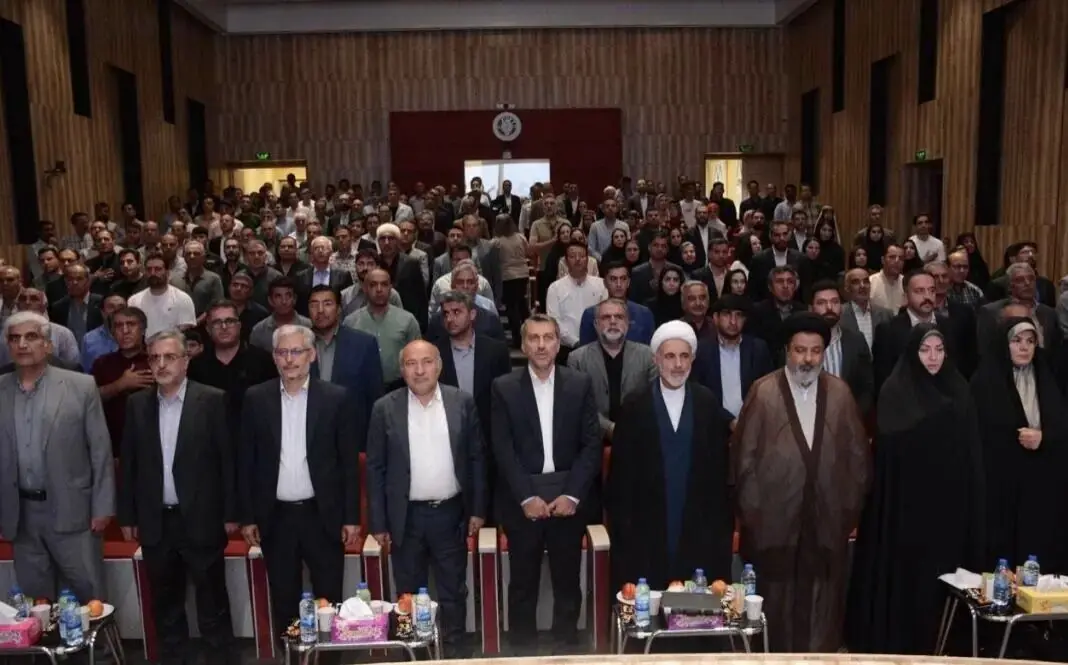 برگزاری نشست دبیر شورای عالی مناطق آزاد با مسئولان ماکو