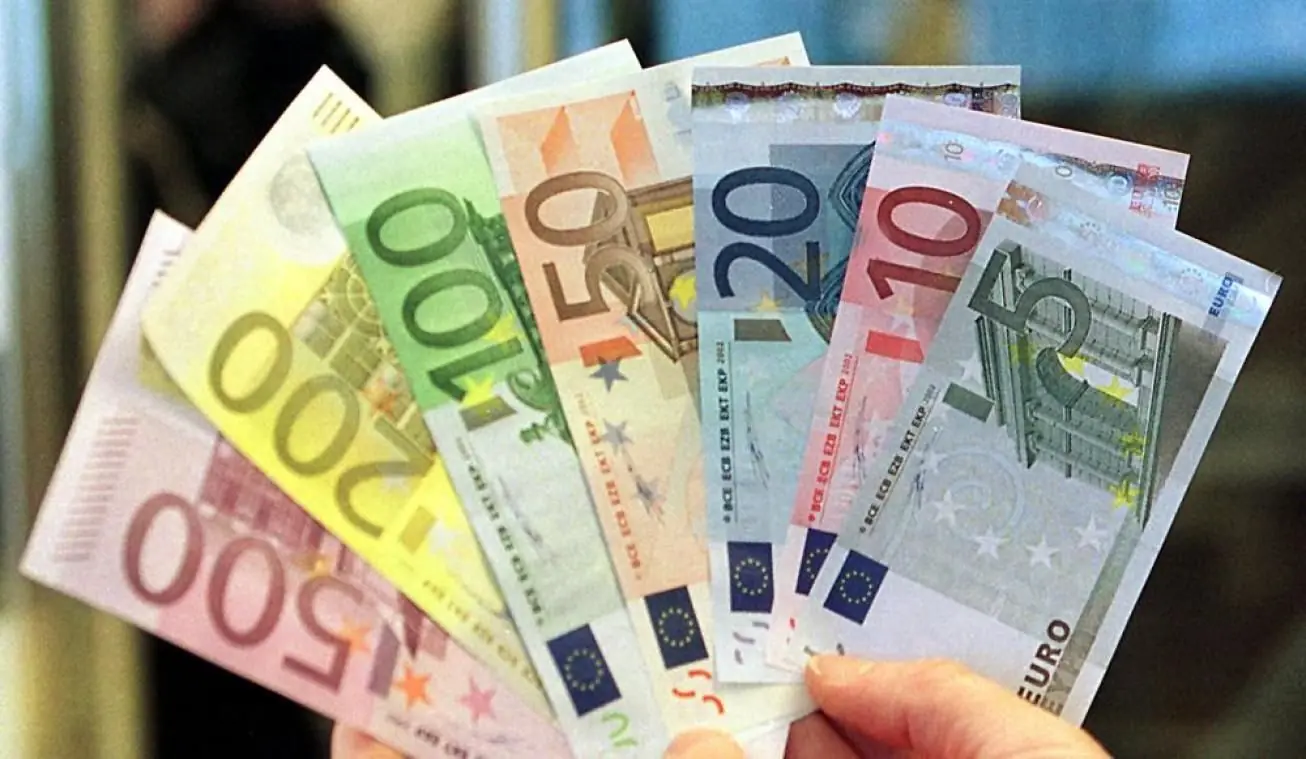  آخرین قیمت دلار و یورو در مرکز مبادله؛ امروز یکشنبه 8 شهریور 1405