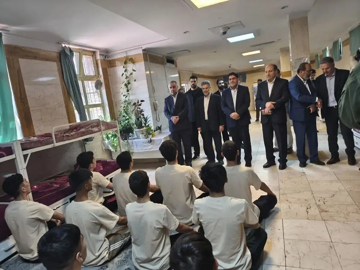 بازدید ۴ ساعته رئیس سازمان زندانها از کانون اصلاح و تربیت تهران