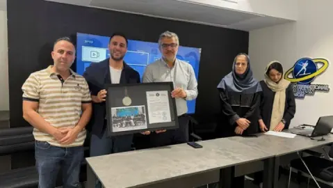 هاکی روی یخ؛ اهدای مدالهای ملیپوشان ایران به خانواده فدراس